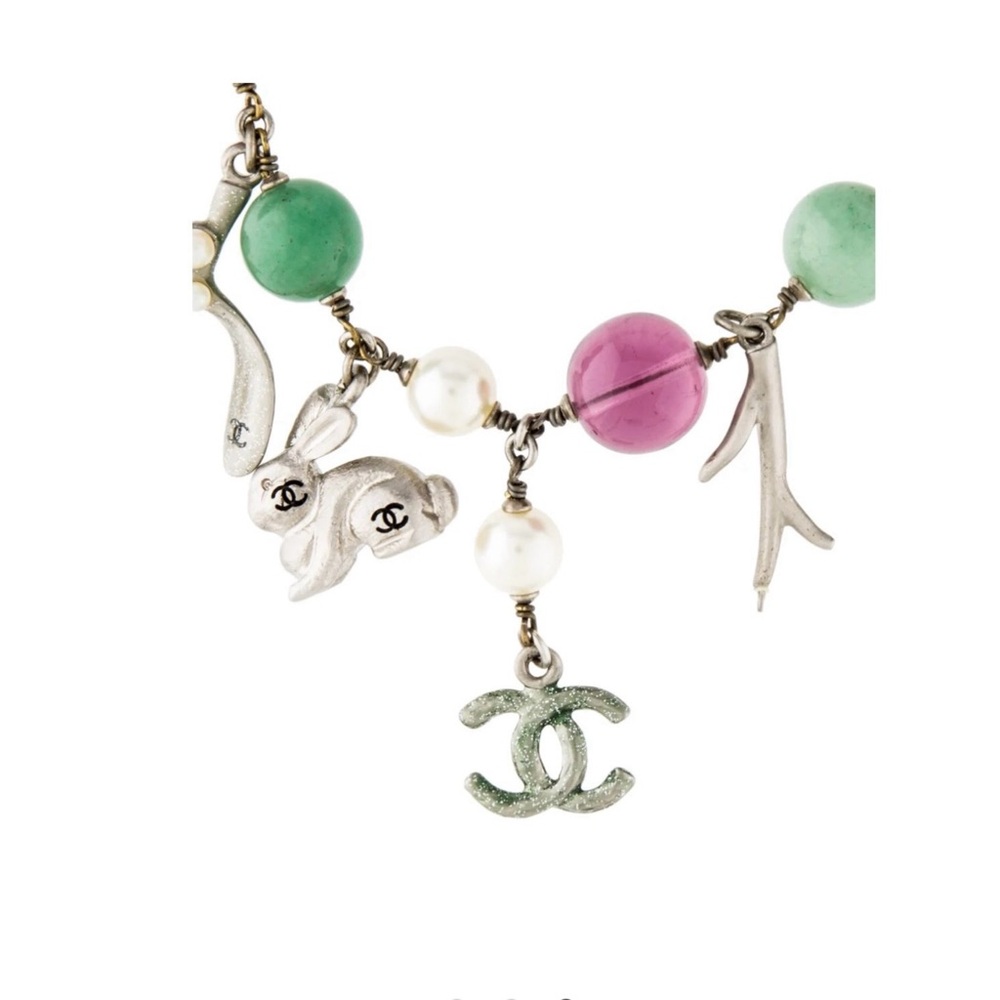 CHANEL Green and Pink Necklace with Elegant Design